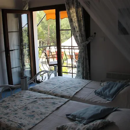 Comfy Apart W Shared Pool Near Kusadasi In Selcuk Couette-café